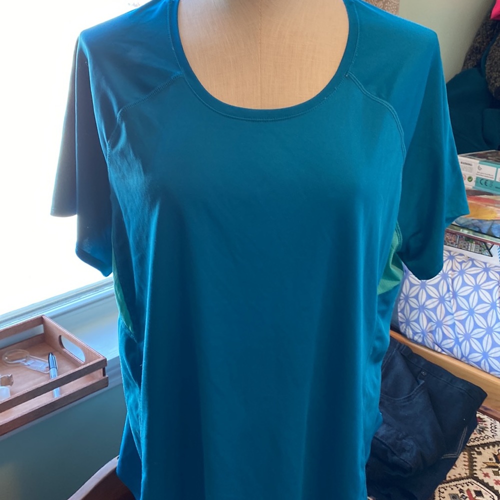 Athletic top